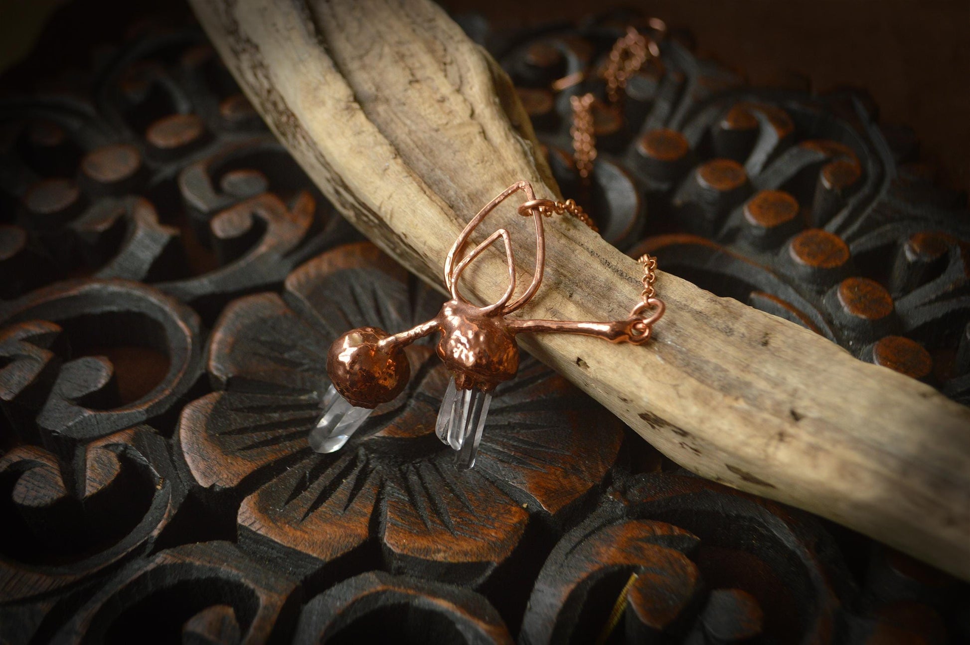 Unique piece. Real acorn formed in copper. Botanical pendant with raw quartz points