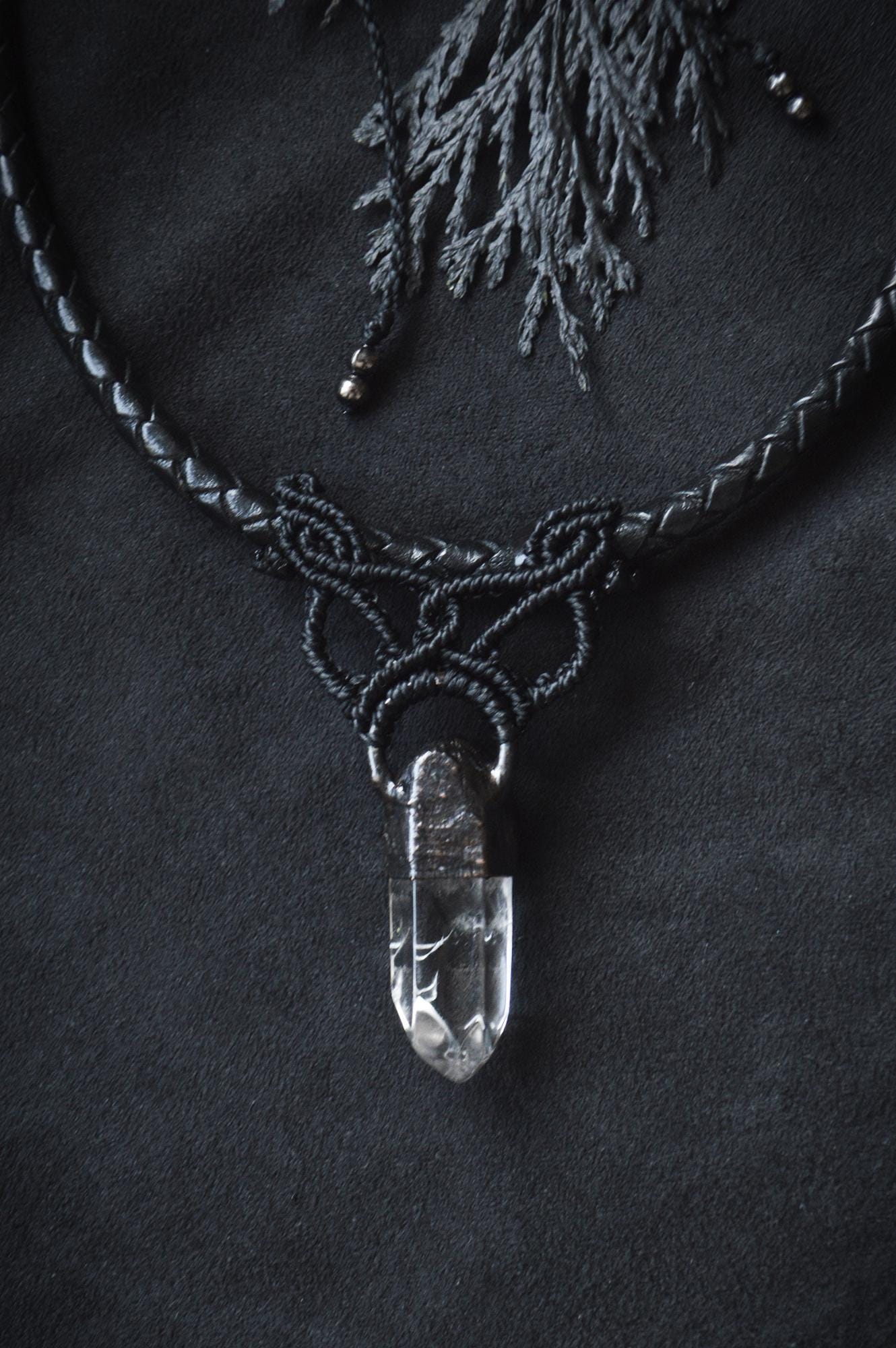 Nocturna collection - Total black quartz pendant with macrame detail and leather necklace