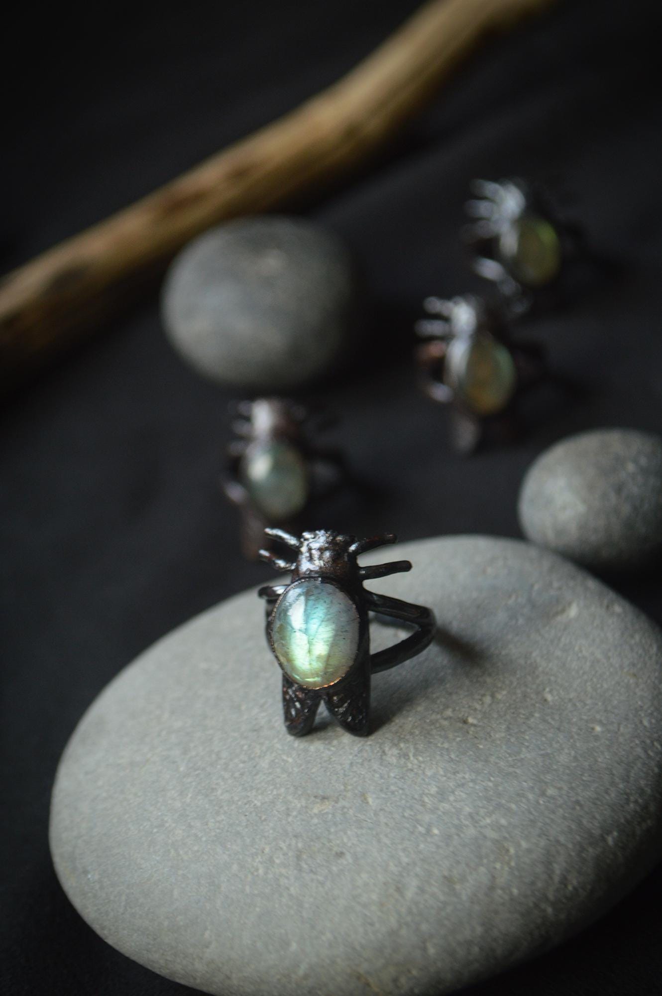 Nocturna collection - Cicada black ring with golden green labradorite