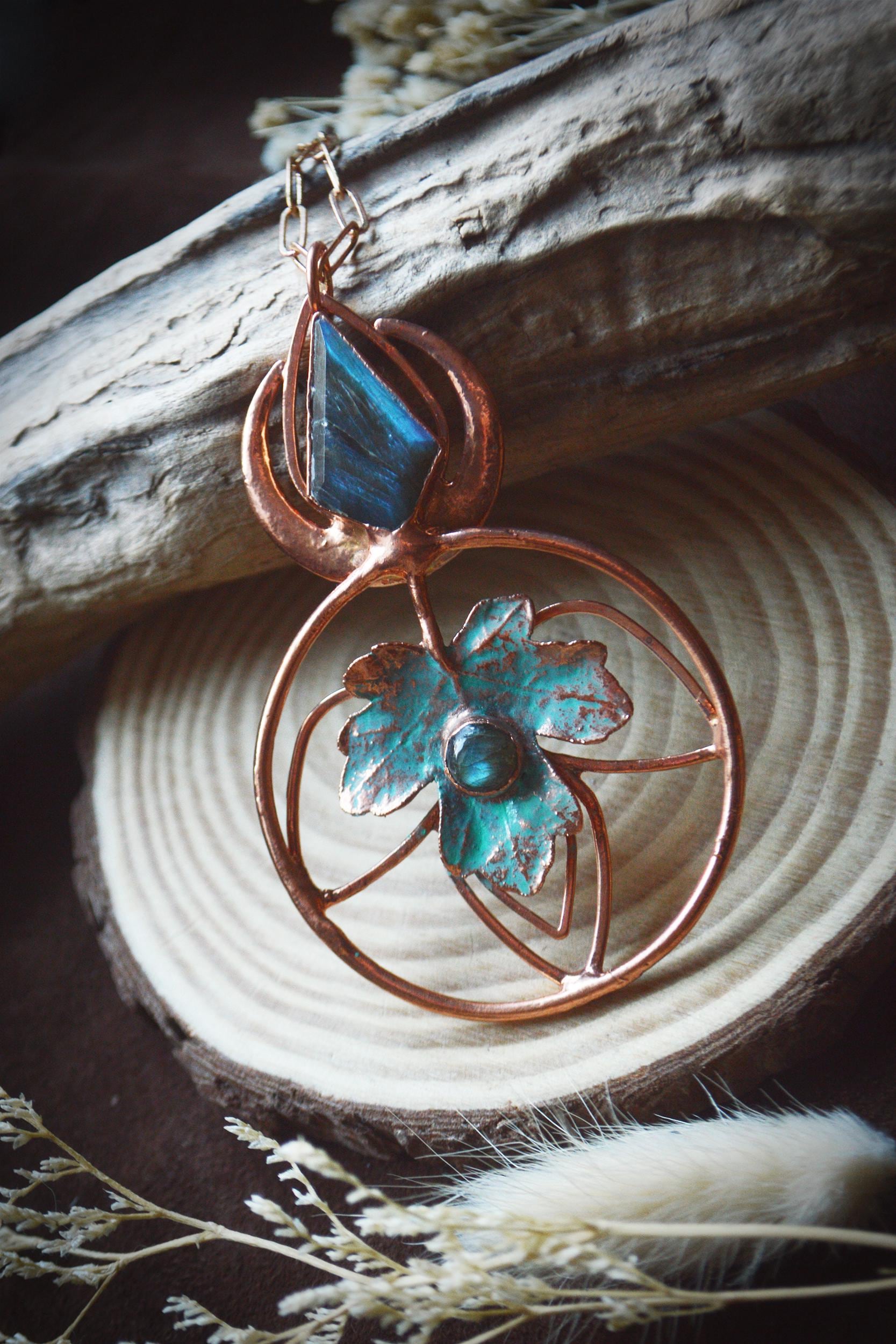 Unique piece. Blue labradorite pendant with real maple leaf. Lunar, witchy copper jewellery