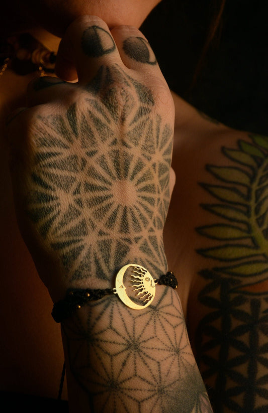 Sun and moon black macrame bracelet. Dainty witchy celestial jewellery. Tarot inspired