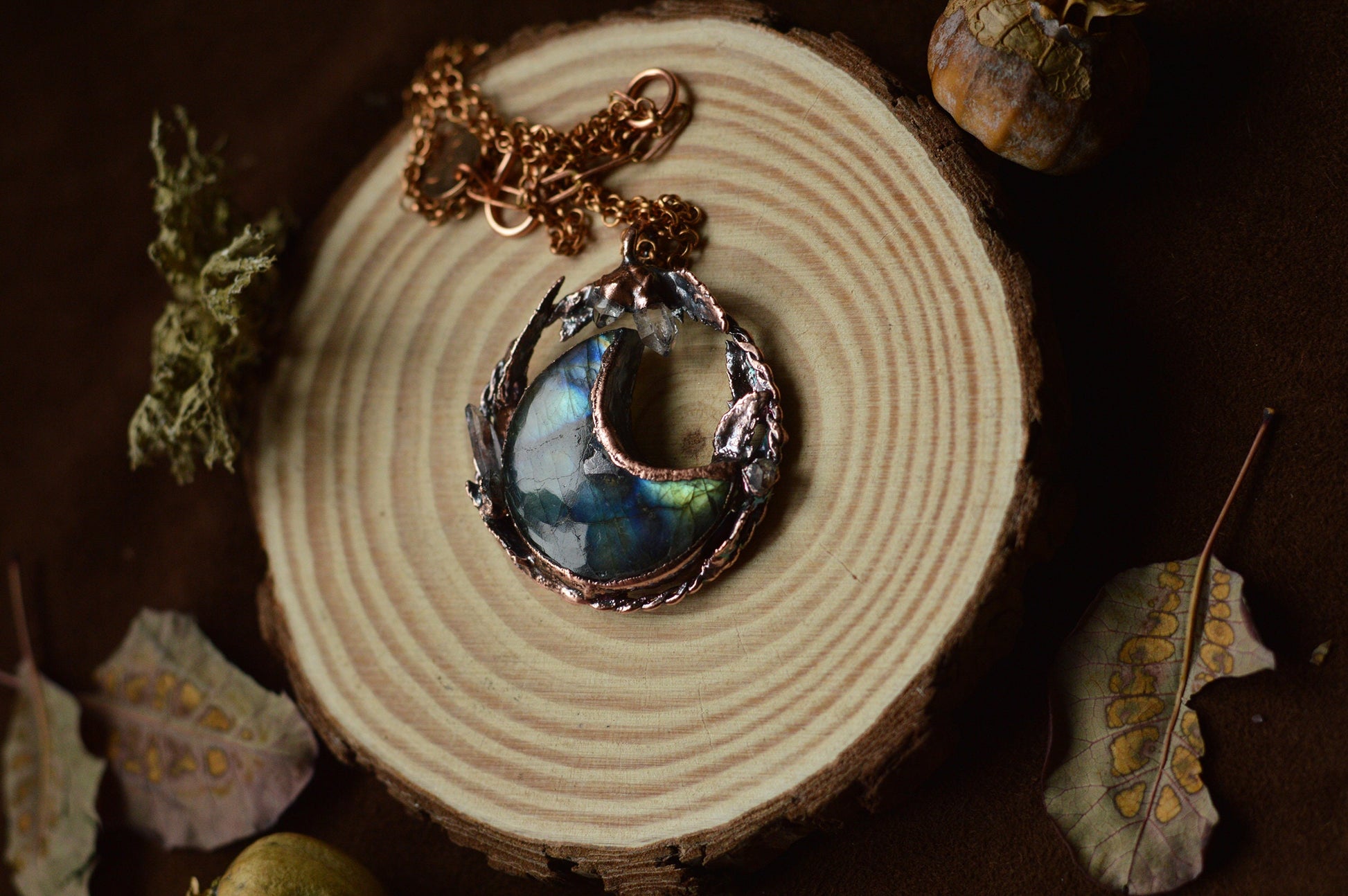 Harvest.3 collection - Magical labradorite moon and quartz point pendant